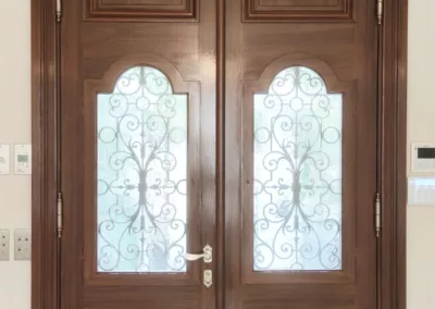 Porte en faux bois, particulier – Cap d’Ail