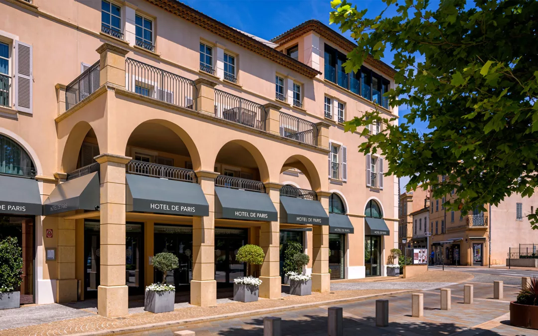 Fresque peinte sur enduit minéral pour « l’atelier Martin Berger » – Hôtel de Paris, Saint Tropez