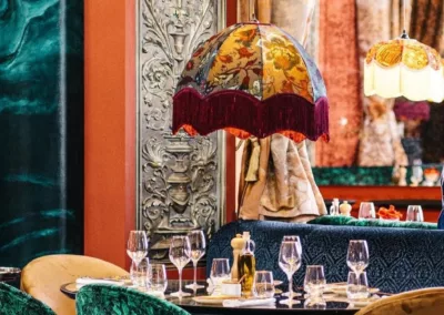 Patine bronze sur bas reliefs et chapiteaux – Le Circé restaurant, Beaulieu sur mer